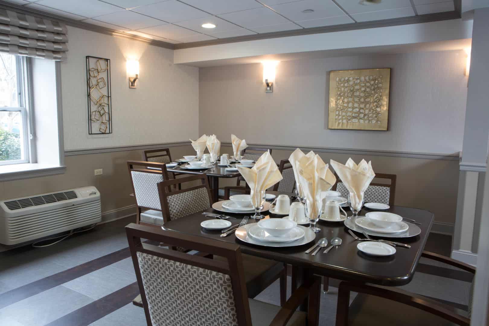 CareOne at Ridgewood Avenue-interior, dining room