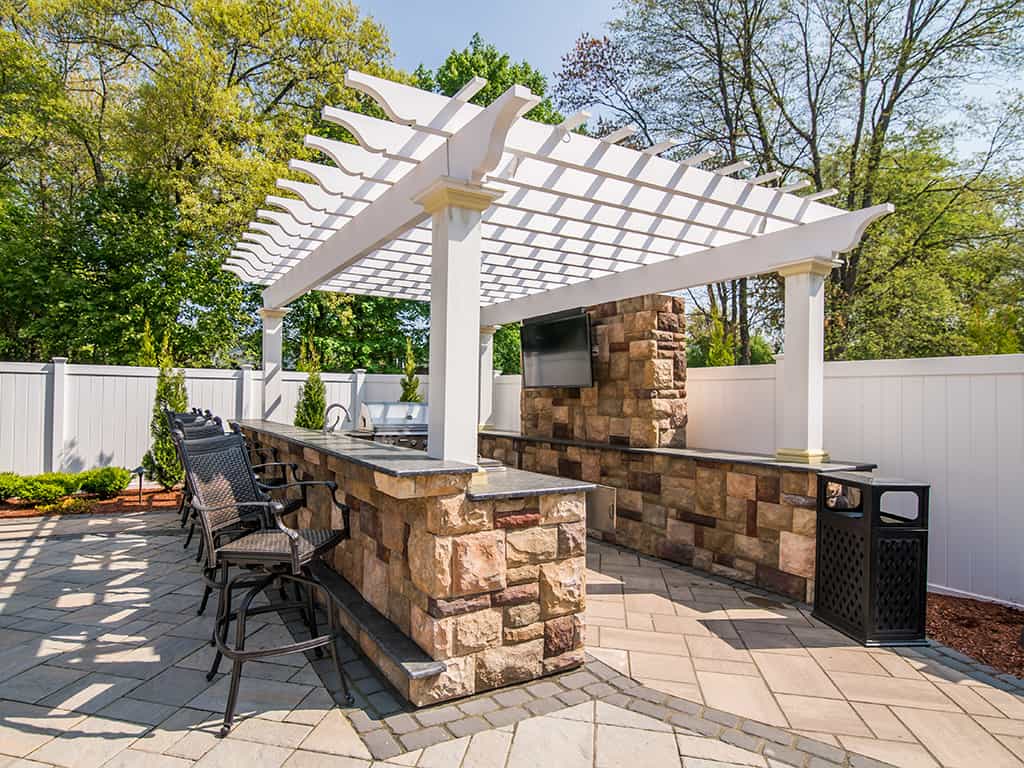 CareOne at Lexington-Exterior, outdoor seating