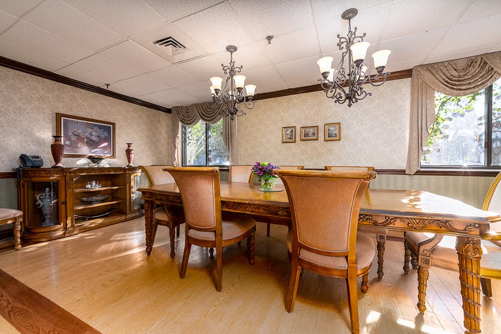 CareOne at Northampton-Interior, dining room