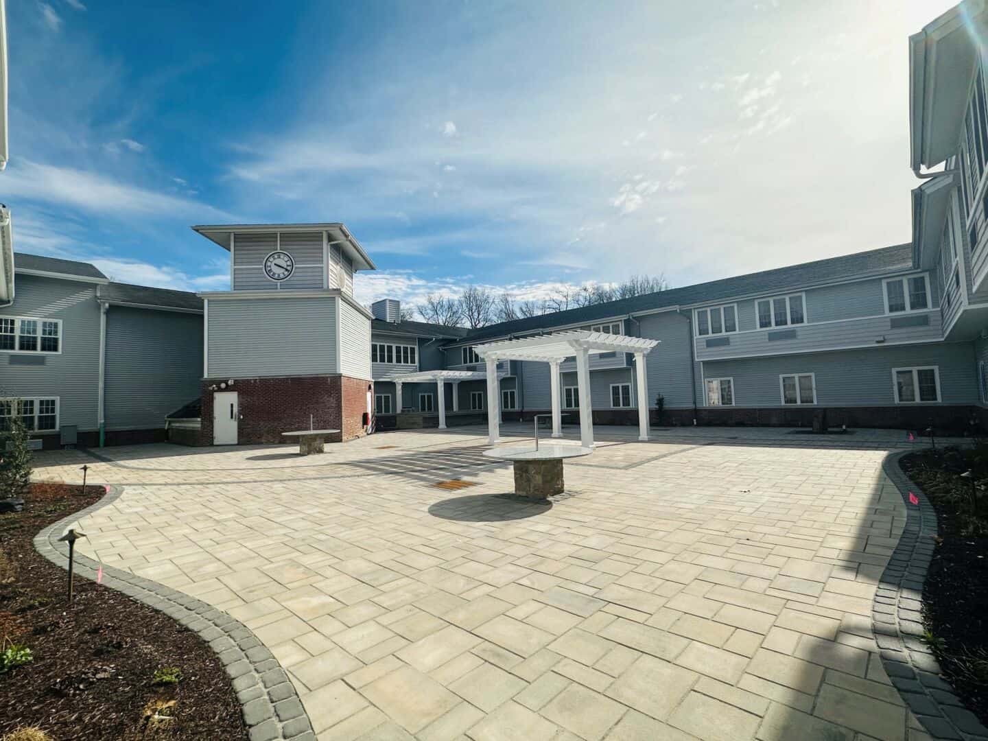 CareOne at Wayne-Exterior courtyard